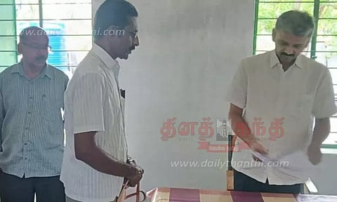 பொதுமக்களிடம் மனுக்களை பெற்ற ஆர்.டி.ஓ.