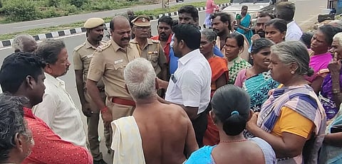 ஏரிக்கரையை ஆக்கிரமித்து கட்டப்பட்ட வீடுகள் அகற்றம்