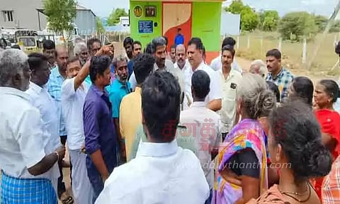 எம்.எல்.ஏ.வை முற்றுகையிட்ட மக்கள்