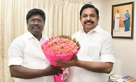 மீண்டும் அதிமுகவில் இணைந்தார் முன்னாள் எம்.எல்.ஏ மாணிக்கம்