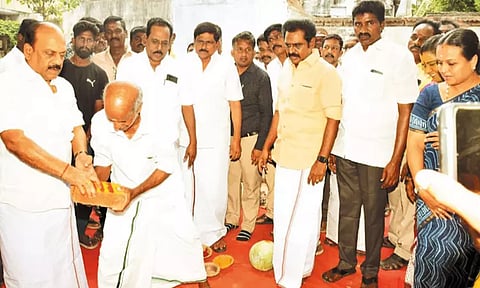 காஞ்சீபுரத்தில் மார்க்கெட் கட்டிடம் அமைக்கும் பணி - அமைச்சர் தா.மோ.அன்பரசன் தொடங்கி வைத்தார்