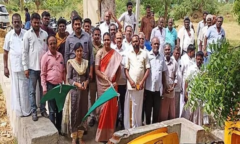 நாலுமாவடி இயேசு விடுவிக்கிறார் ஊழியம் சார்பில் ஆறுமுகமங்கலம் பாசனமடை வாய்க்கால் சீரமைப்பு பணி