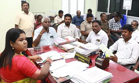 மேல்பாதி கோவில் பிரச்சினை:கோட்டாட்சியர் அலுவலகத்தில் 2-ம் கட்ட விசாரணை தொடங்கியதுஆட்சேபனை தெரிவிக்க காலஅவகாசம் கேட்டு ஒரு தரப்பினர் மனு