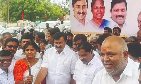 உடுமலை, குடிமங்கலம், மடத்துக்குளம் ஒன்றியங்களில் ரூ.24¼ கோடியில் சாலை மேம்பாட்டு பணிகளை அமைச்சர் மு.பெ.சாமிநாதன் தொடங்கி வைத்தார்.