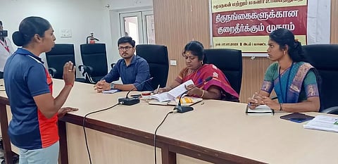 'அரசு வேலைவாய்ப்பில் கருணை காட்டுங்கள்':குறைதீர்க்கும் கூட்டத்தில் திருநங்கைகள் உருக்கம்