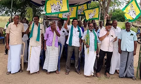 விவசாயிகள் காத்திருப்பு போராட்டம்