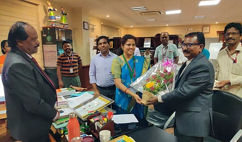 மத்திய பல்கலைக்கழக புதிய பதிவாளர் பொறுப்பேற்பு