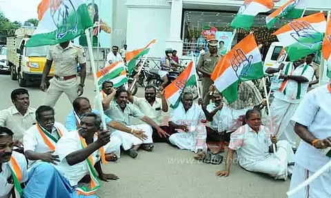 காங்கிரஸ் கட்சியினர் ஆர்ப்பாட்டம்