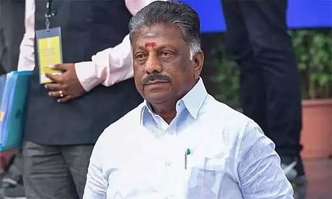 ஆவின் பால் அட்டைதாரர்கள் எந்த பூத்துகளில் பால் பெறுகிறார்களோ அதே பூத்தில் மாதாந்திர அட்டையை வழங்க நடவடிக்கை எடுக்க வேண்டும் - ஓ.பன்னீர்செல்வம்