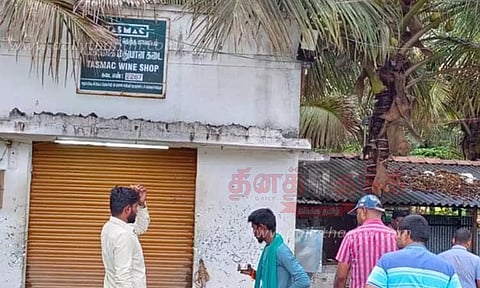 டாஸ்மாக் கடையில் புகுந்து மதுபாட்டில்கள் திருட்டு