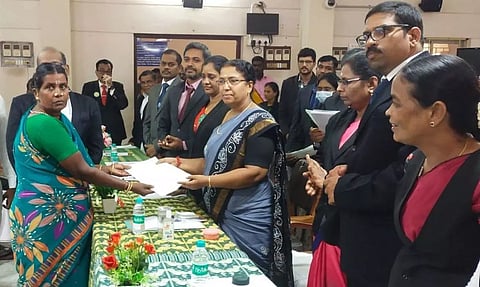 மக்கள் நீதிமன்றத்தில் 107 வழக்குகளுக்கு தீர்வு