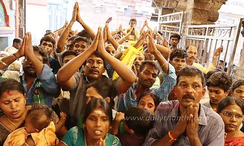 திருநள்ளாறு சனீஸ்வரர் கோவிலில் குவிந்த பக்தர்கள்