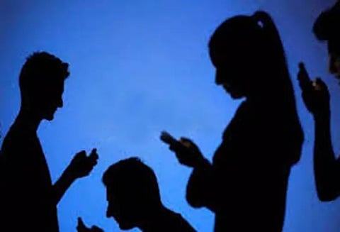 வேப்பிலையுடன் நடனமாடிய பெண்கள்