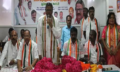 நெல்லை தொகுதியை காங்கிரஸ் கட்சிக்கு ஒதுக்க வேண்டும்-செயல்வீரர்கள் கூட்டத்தில் தீர்மானம்