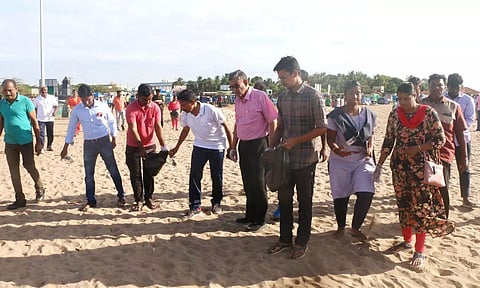 கடலூர் சில்வர் பீச்சில் தூய்மை பணி