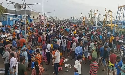 வார விடுமுறை: காசிமேடு மீன் சந்தையில் அலைமோதிய மக்கள் கூட்டம்..!