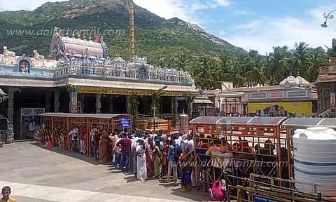 அருணாசலேஸ்வரர் கோவிலில் பக்தர்கள் கூட்டம் அலைமோதியது