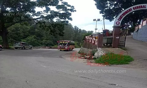 வேகத்தடை அமைக்க வேண்டும்