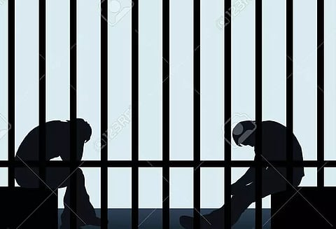 பிஸ்கெட் பாக்கெட்டில் மறைத்து கஞ்சா சப்ளை; 2 பேர் கைது