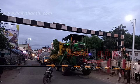 ரெயில்வே கேட் 40 நிமிடங்கள் மூடல்