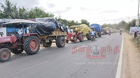 திருவாரூரில், பருத்தி மூட்டைகளுடன் விடிய, விடிய காத்திருந்த விவசாயிகள்