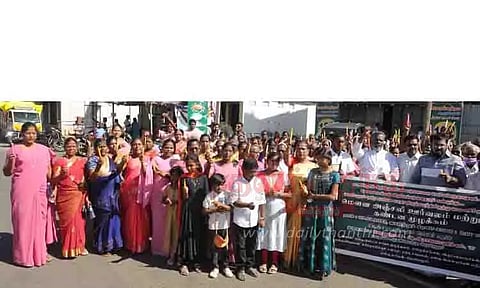 மெழுகுவர்த்தி ஏந்தி கிறிஸ்தவர்கள் ஆர்ப்பாட்டம்