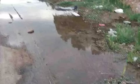 வீணாக செல்லும் குடிநீர்