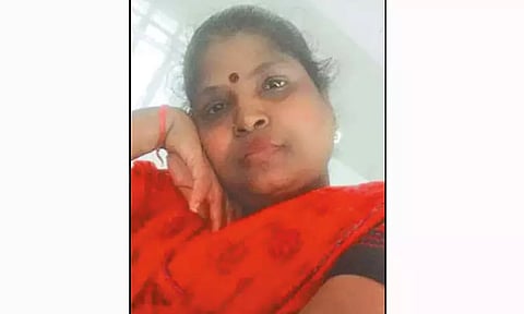 வாடகை வீட்டுக்காரர்களிடையே திடீர் மோதல் மாடியில் இருந்து தள்ளி விட்டு பெண் கொலை