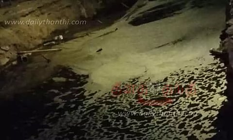 ஈரோடு கொங்கம்பாளையத்தில் நள்ளிரவில் திறந்து விடப்பட்ட சாயக்கழிவுநீர்
