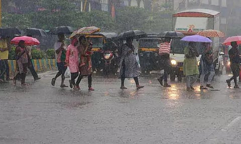 தமிழகத்தில் அடுத்த 3 மணி நேரத்திற்கு 12 மாவட்டங்களில் லேசான மழைக்கு வாய்ப்பு..!