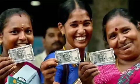 மகளிர் உரிமைத் தொகை திட்டம்: முகாம் அமைப்பது குறித்து வழிகாட்டு நெறிமுறைகள் வெளியீடு...!