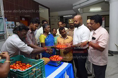 நாகையில், ஒரு கிலோ தக்காளி ரூ.90-க்கு விற்பனை