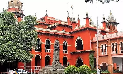 ஒப்பந்த பணிகளுக்கு 'இ-வங்கி' உத்தரவாதம்: புதிய நிபந்தனையை எதிர்க்கும் வழக்கிற்கு பதில் அளிக்க வேண்டும் - நெடுஞ்சாலைத்துறைக்கு ஐகோர்ட்டு உத்தரவு