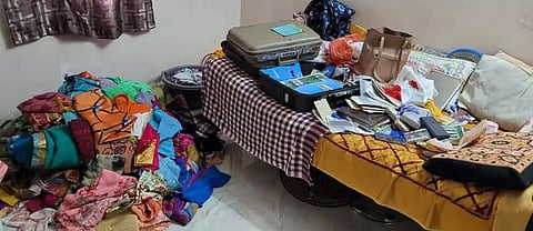 கோர்ட்டு ஊழியர் வீட்டில் 20 பவுன் நகை திருட்டு