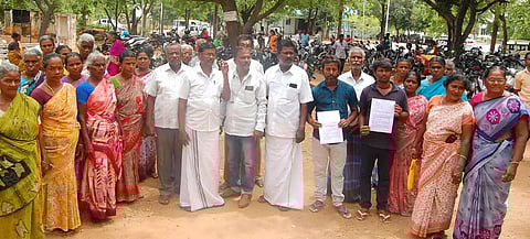 தொகுப்பு வீடுகளை சீரமைத்து தரக்கோரி பெண்கள் மனு