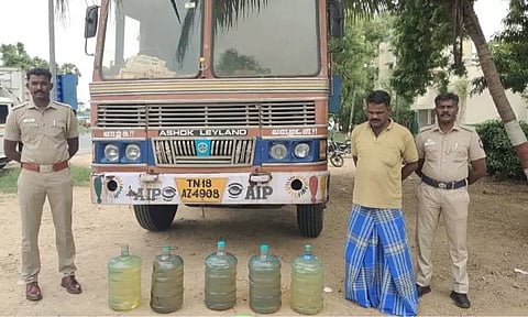 லாரி டேங்கை உடைத்து 100 லிட்டர் டீசல் திருடிய டிரைவர் கைது