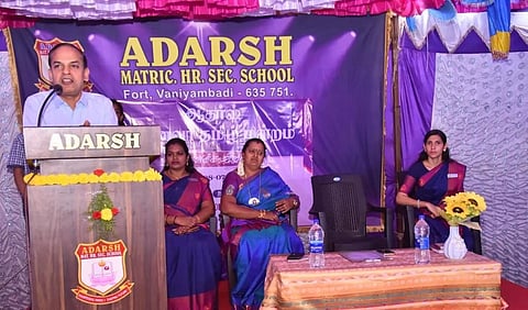 ஆதர்ஷ் மெட்ரிக் பள்ளியில் மாணவர் தமிழ், ஆங்கில மன்றம் தொடக்க விழா