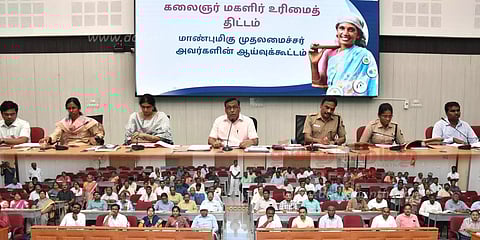 கலைஞர் மகளிர் உரிமைத்திட்டம் குறித்து அதிகாரிகளுடன் கலெக்டர் ஆலோசனை