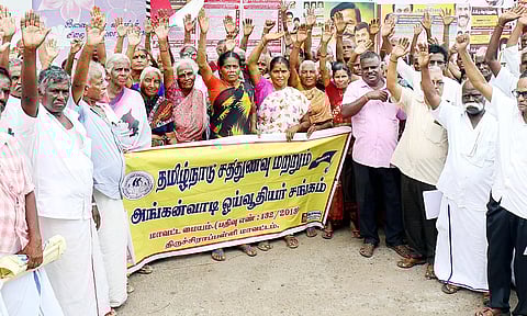 சத்துணவு ஓய்வூதியர்கள்-ஆயுஷ் பணியாளர்கள் ஆர்ப்பாட்டம்