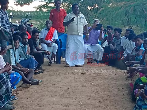 அரசு வீடுகள் கட்டும் பணியை முழுமையாக முடிக்காவிட்டால் போராட்டம்