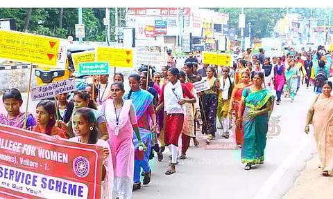 உலக மக்கள் தொகை தினத்தை முன்னிட்டு விழிப்புணர்வு ஊர்வலம்