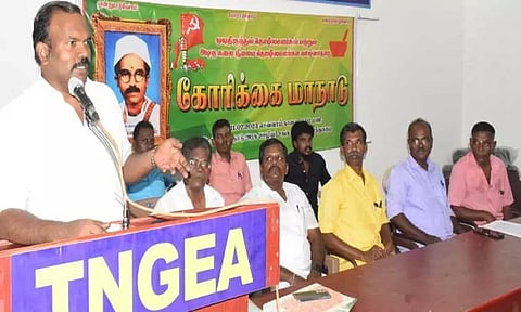 முடிதிருத்தும் தொழிலில் கார்ப்பரேட் நிறுவனங்கள் ஈடுபடுவதை வரன்முறைப்படுத்த கோரிக்கை