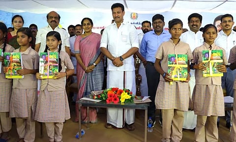 திருப்பூர் மாவட்டத்தில் தமிழ்வழிக்கல்வியில் மாணவர்கள் சேர்க்கை அதிகம் என்று பள்ளிக்கல்வித்துறை அமைச்சர் அன்பில் மகேஷ் பொய்யாமொழி கூறினார்.
