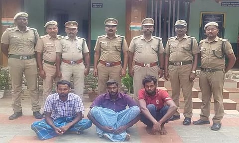 முயல்களை வேட்டையாடி சமூக வலைதளத்தில் பதிவு செய்த 3 பேருக்குஅபராதம்