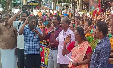 சத்துணவு ஊழியர் சங்கத்தினர் ஆர்ப்பாட்டம்