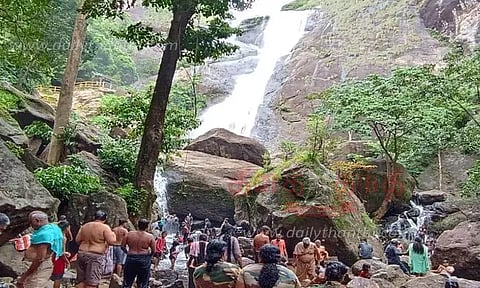 பாலருவியில் சுற்றுலா பயணிகள் குளிக்க அனுமதி