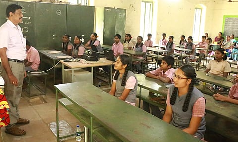 பள்ளி மாணவர்களுக்கான விழிப்புணர்வு வினாடி-வினா போட்டி