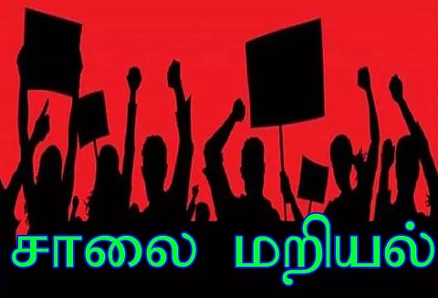 புவனகிரி அருகே மரம் சாய்ந்து விழுந்து மின்சாரம் துண்டிப்பு:மின்வாரிய அதிகாரிகளை கண்டித்து கிராம மக்கள் சாலை மறியல்