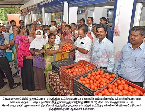 சேலம் மாநகராட்சி பகுதிகளில்14 ரேஷன் கடைகளில் தக்காளி விற்பனை