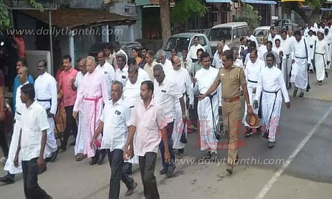 கிறிஸ்தவர்கள் ஊர்வலத்துடன் மாம்பழச் சங்க பண்டிகை தொடங்கியது